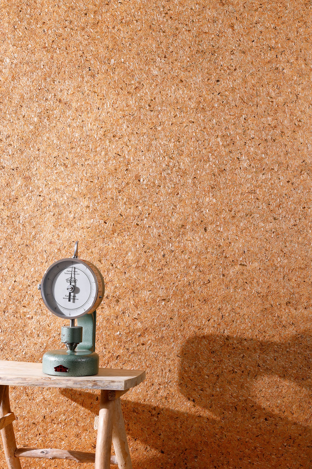 Inspired by the simple charm of chipboard and made from natural arrowroot fibers,&nbsp;Chip Hip wallpaper brings a smart touch of style to your walls. Its textured surface echoes the look of rough wood panels but feels smooth, refined, and eco-friendly. The result is a design that’s fresh with a hint of playfulness—perfect for anyone who wants a dash of humor in their decor without giving up on quality. With Chip Hip, your walls gain character, too.