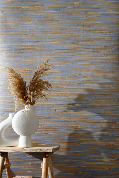 Say goodbye to boring walls and hello to Sandy Beach – the wallpaper that gives the vibe of a dreamy shoreline. With the sun-kissed look, this beachy beauty brings laid-back vibes straight into your home. Crafted with care, a touch of love, and a good dose of humor, Sandy Beach blends natural charm with eco-friendly design. It’s relaxed luxury with a sun-soaked twist.